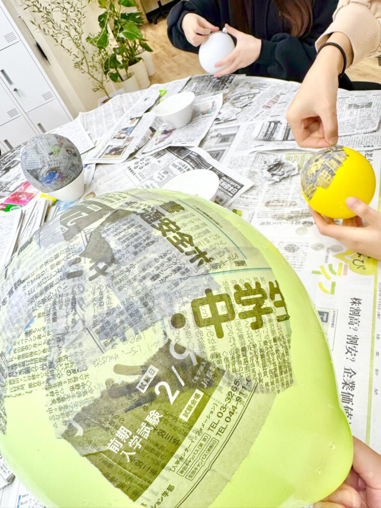 上田市ジョイント 就労移行支援 作業療法プログラム 張り子制作の様子